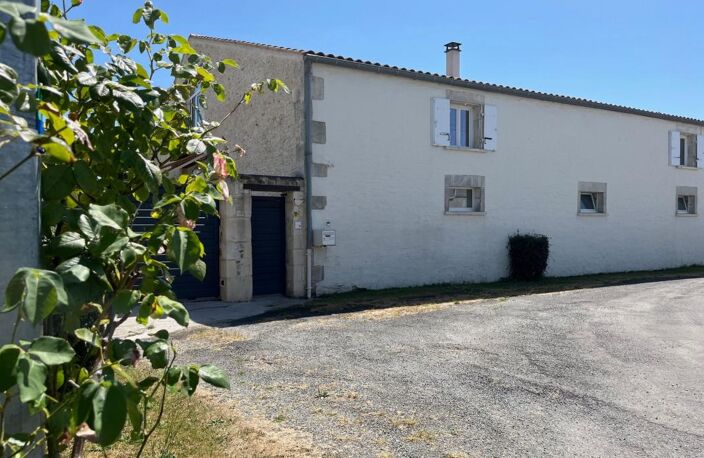 Tonnay-Charente, ancienne grange rénovée, 470 m²habitables, avec dépendances, jardin et piscine — photo 4