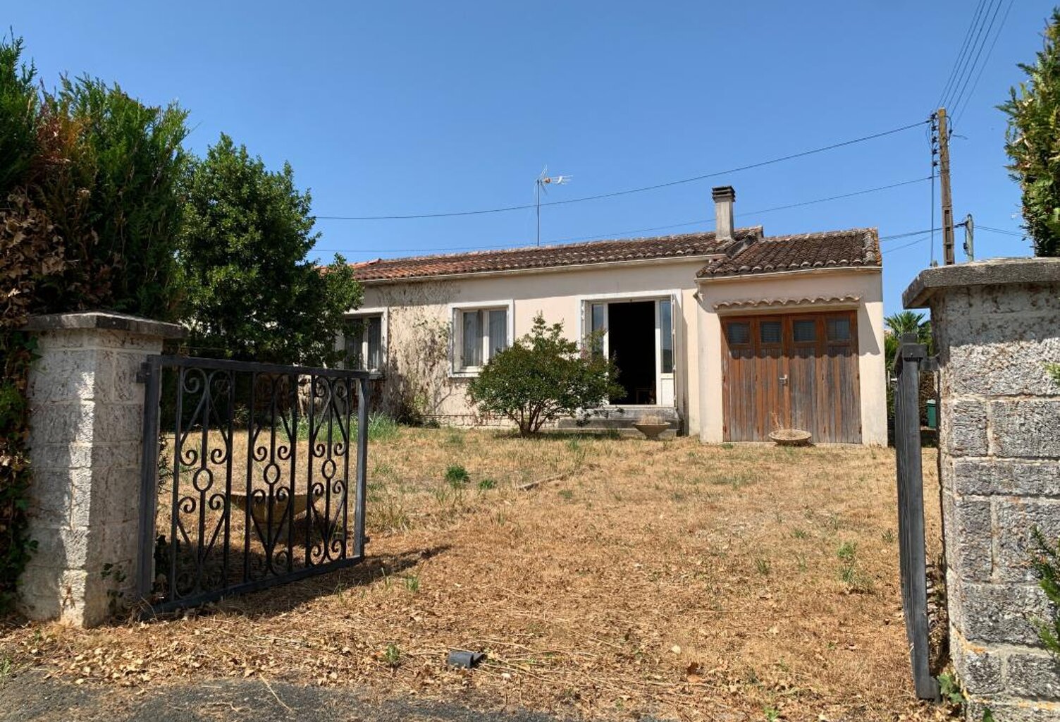 Maison de plain pied en centre ville de Surgères, 4ch, jardin — photo 1