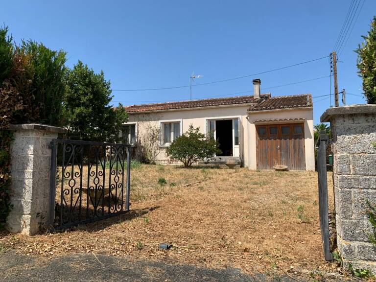 Maison de plain pied en centre ville de Surgères, 4ch, jardin — photo 1