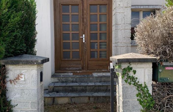 Maison de plain pied en centre ville de Surgères, 4ch, jardin — photo 2
