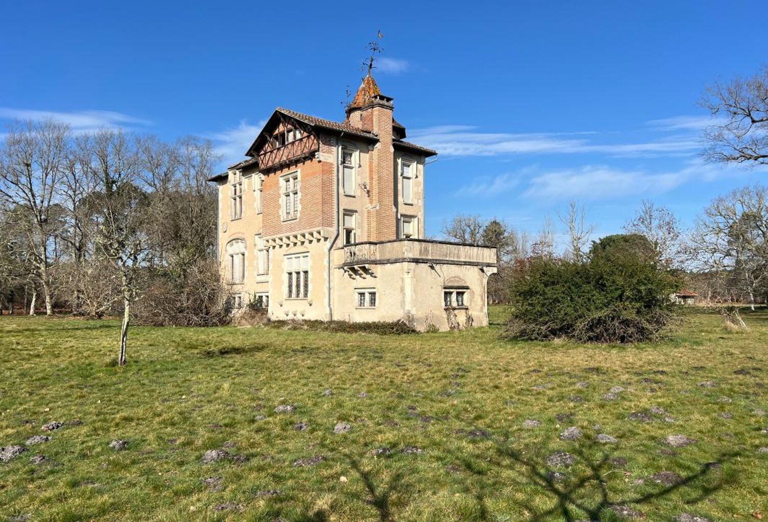 Ensemble immobilier de caractère avec 7 hectares de terrain — photo 1