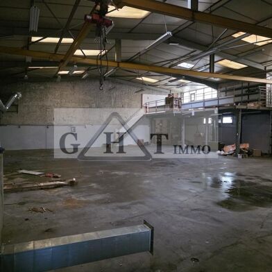 Local industriel  4200 €