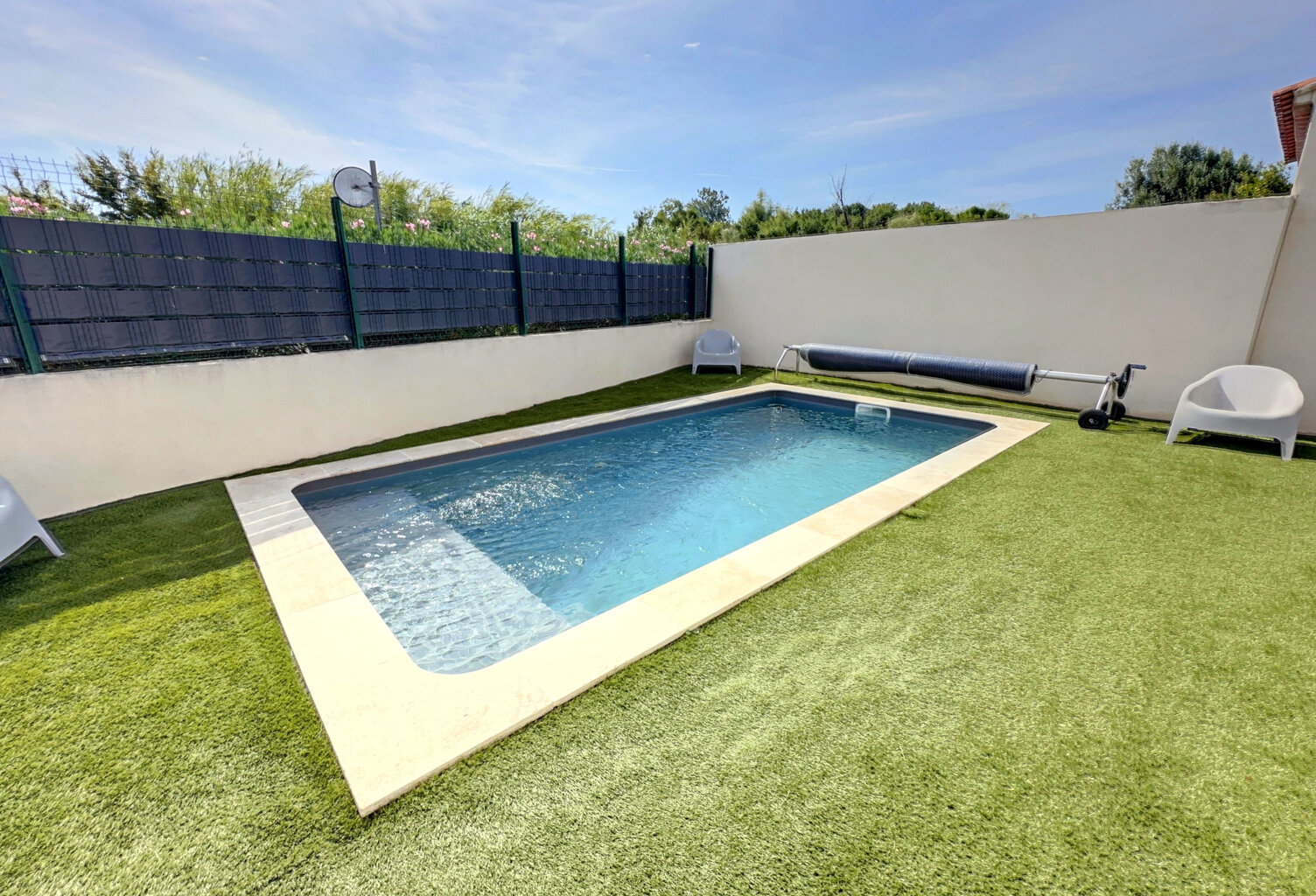 Maison récente avec piscine — photo 1