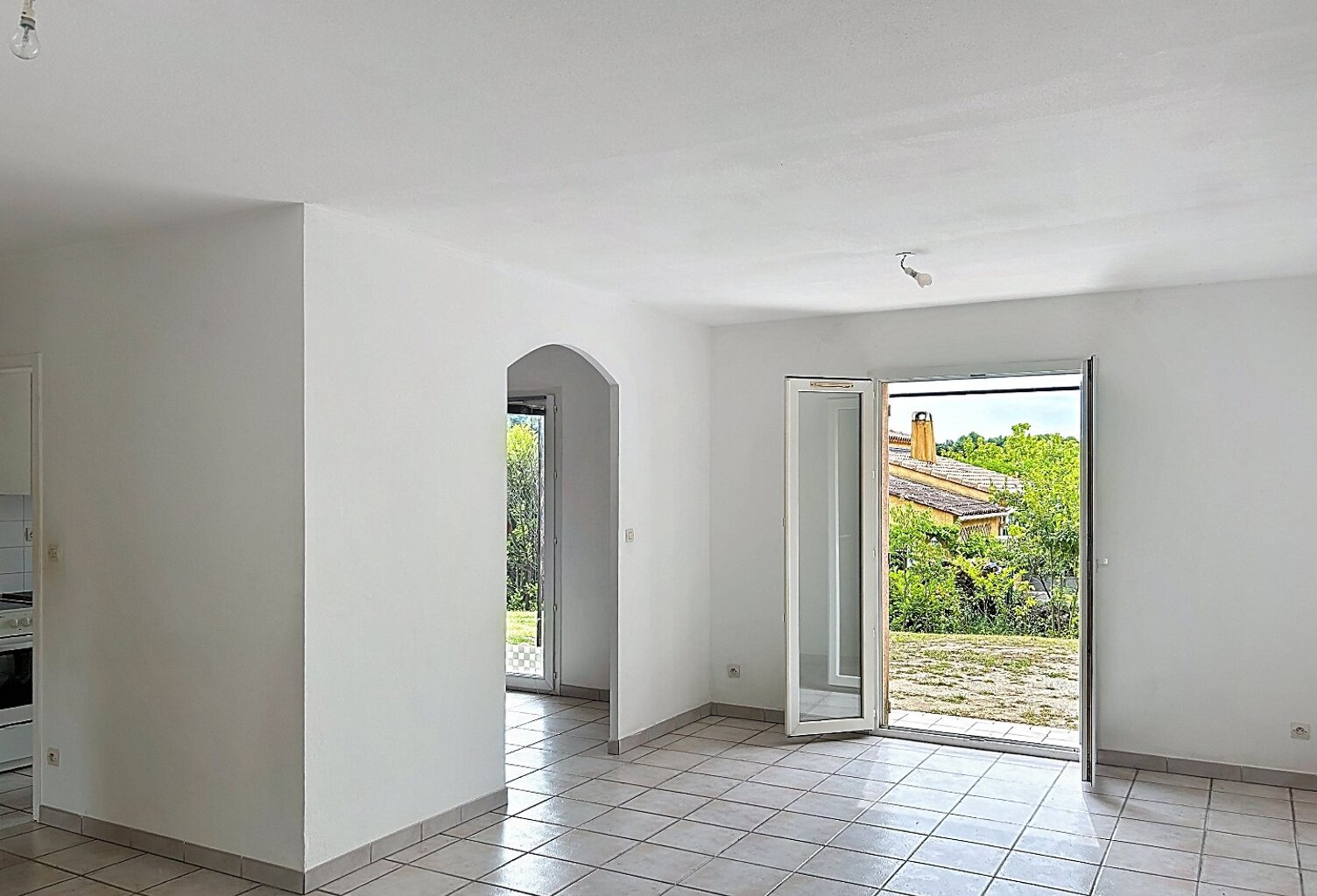 AIGUES-VIVES Proche centre village — photo 1