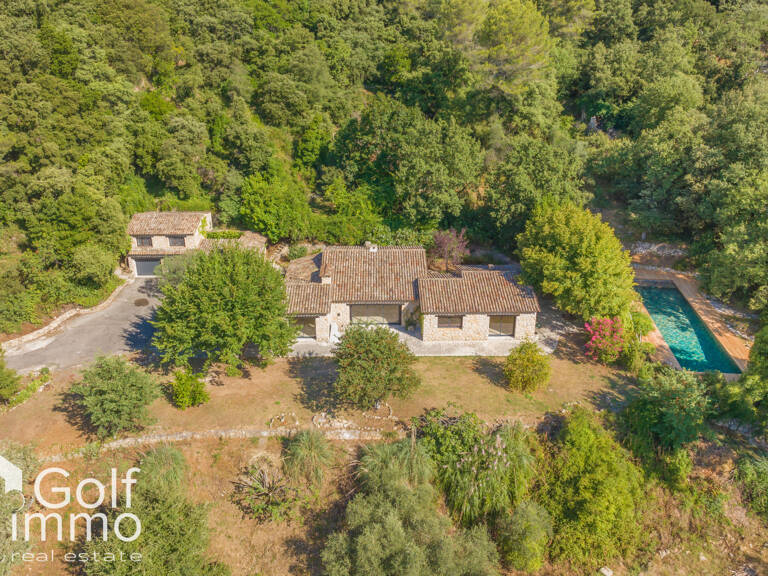 Villa de charme en pierre   plain-pied   300 m2   Terrain 1 — photo 1