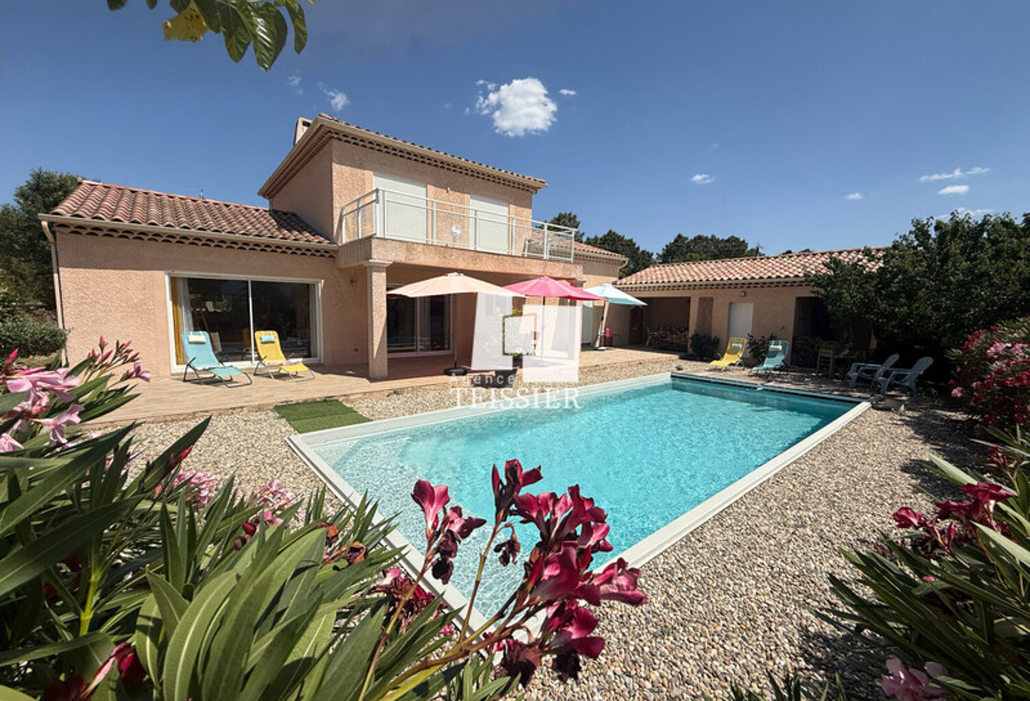 Villa — photo 1