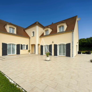 Maison 8 pièces 619580 €