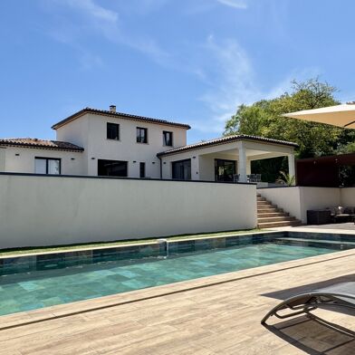 Maison 8 pièces 817000 €