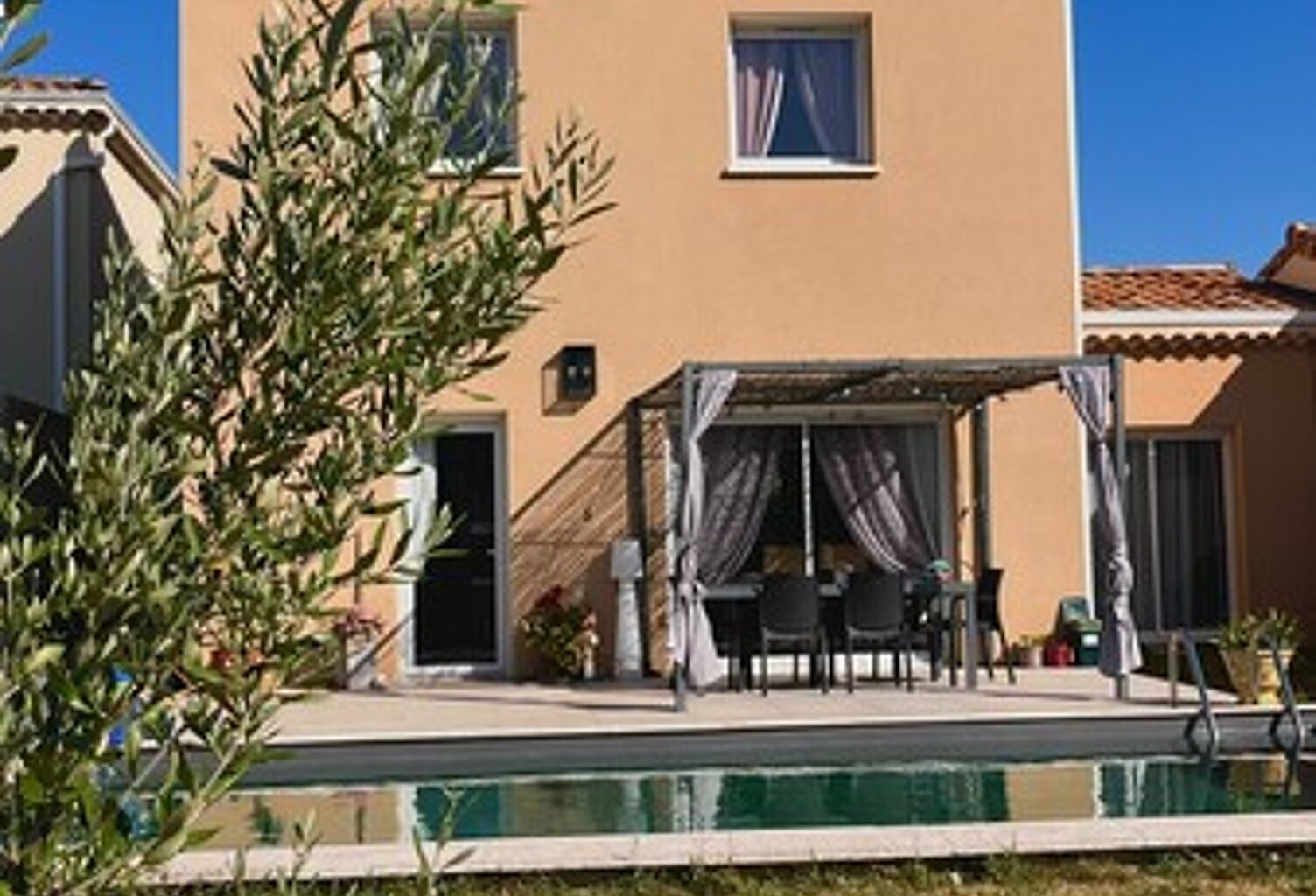 Villa — photo 1