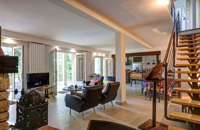 Villa de 6 pièces principales — photo 2