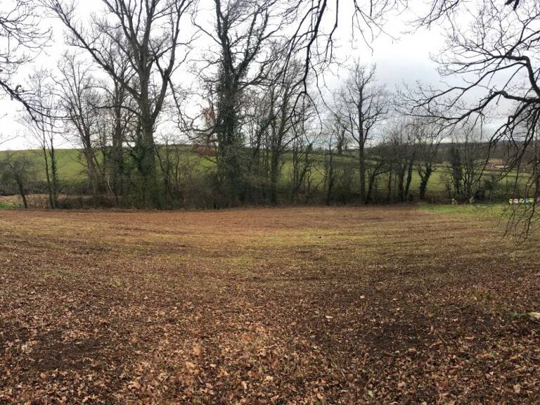 Terrain constructible Vallon En Sully 1899 m2 — photo 1