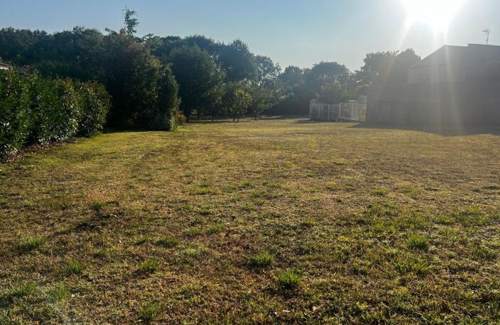 Terrain À Vendre rare 1 500m2 de terrain constructible Meschers — photo 2