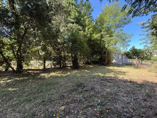Terrain À Vendre Meschers sur gironde 640m2 boisé — photo du bien