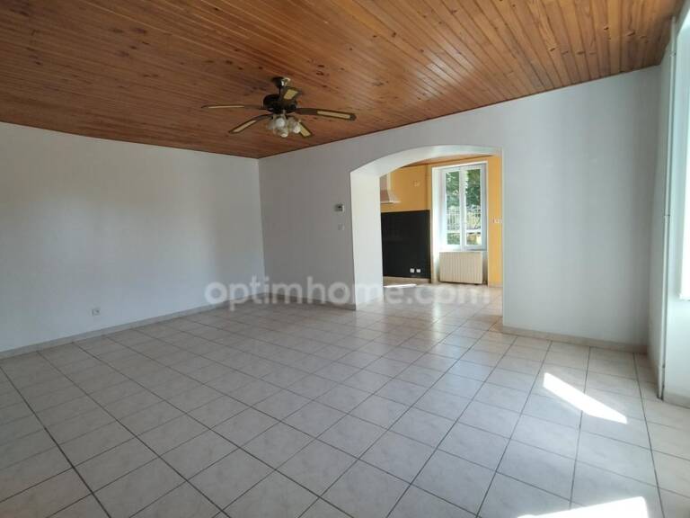 Charente. LA TACHE. Maison 81 m² environs, cour, jardin et grange — photo 1