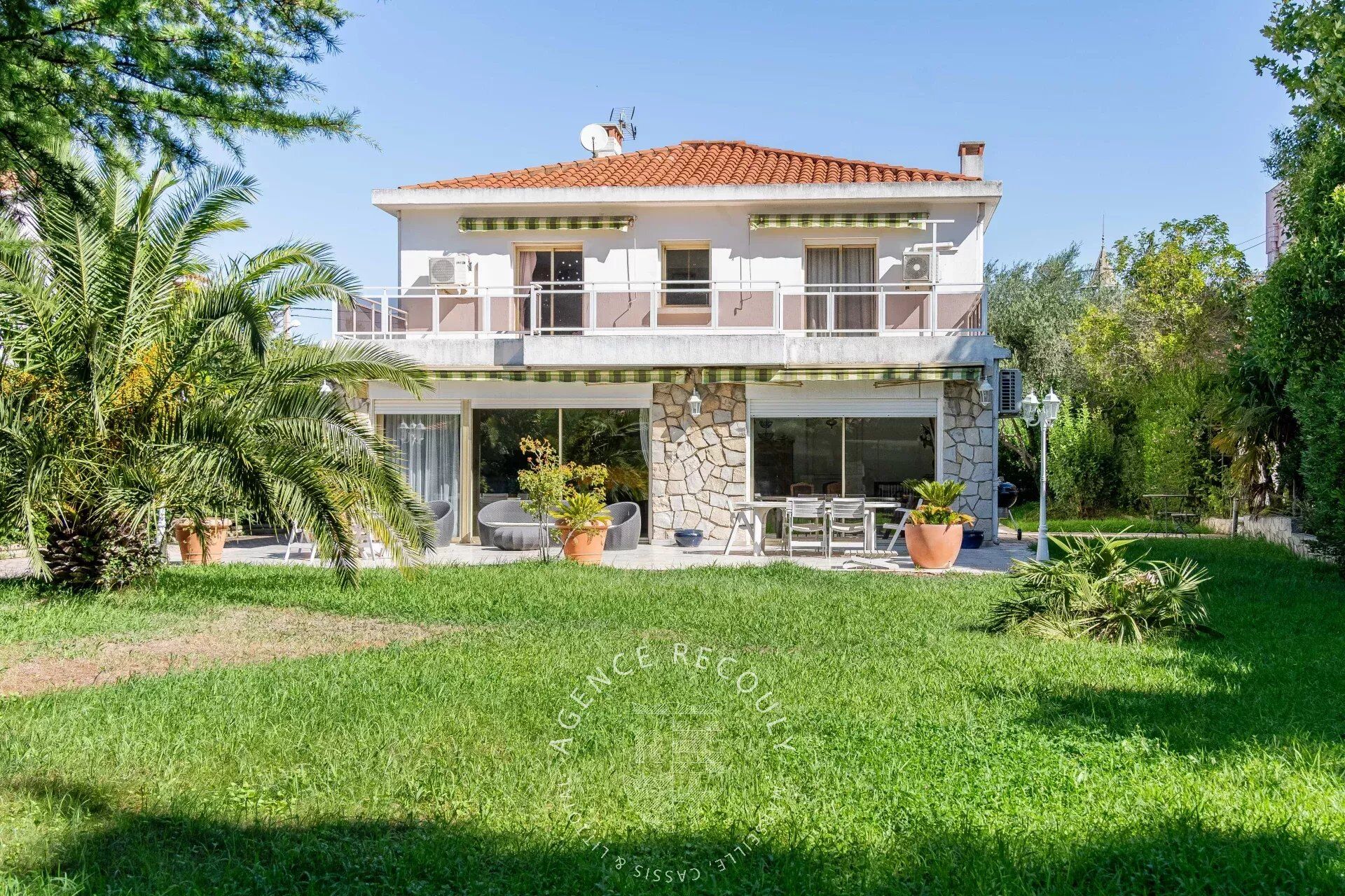 Villa / Maison  T7 à vendre Marseille 12eme 13012