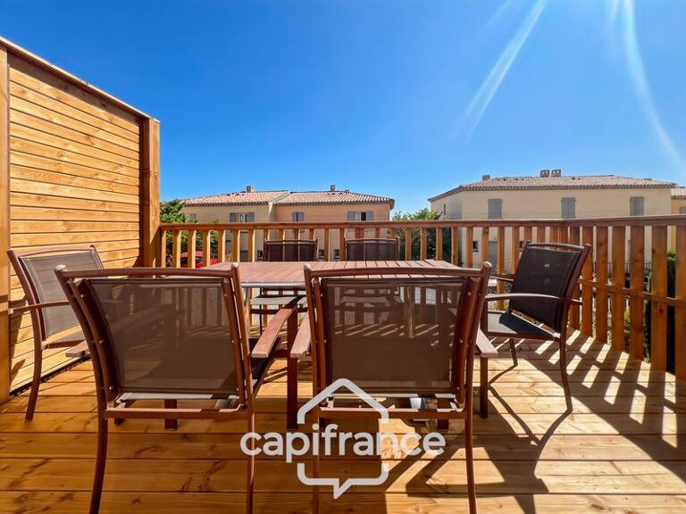DOMAINE DE PONT ROYAL, maison  de 45 m2, élevée d'un étage,  2 vraies chambres, mitoyenne d'un seul côté, piscine privative, emplacement pour véhicule — photo 1