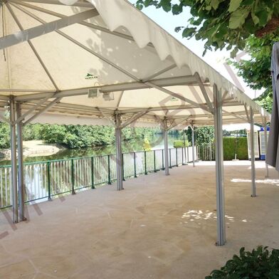 Commerce  368800 €