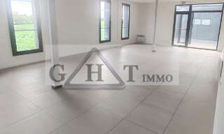 Bureau  125 m² à louer à Buc (78530)