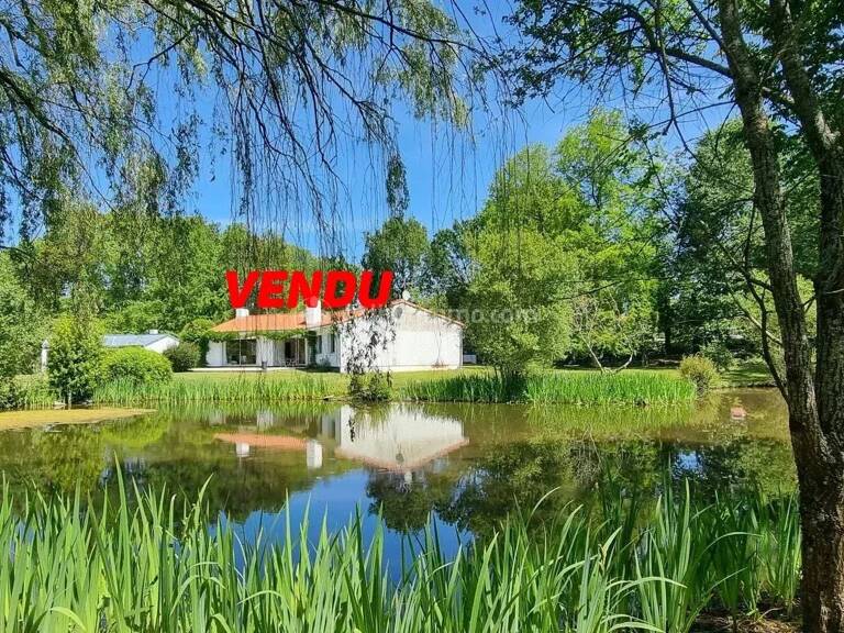 PROPRIETE DANS UN ECRIN DE VERDURE — photo 1