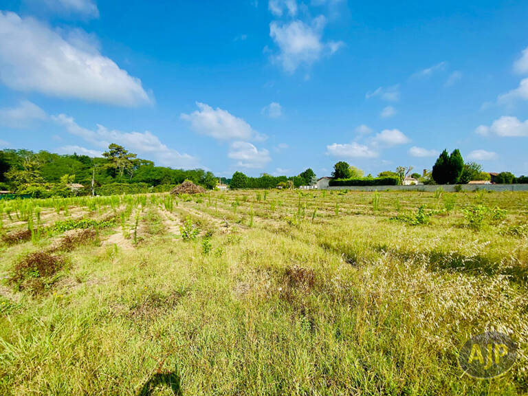 Terrain Saint Germain D Esteuil 2200 m2 — photo 1