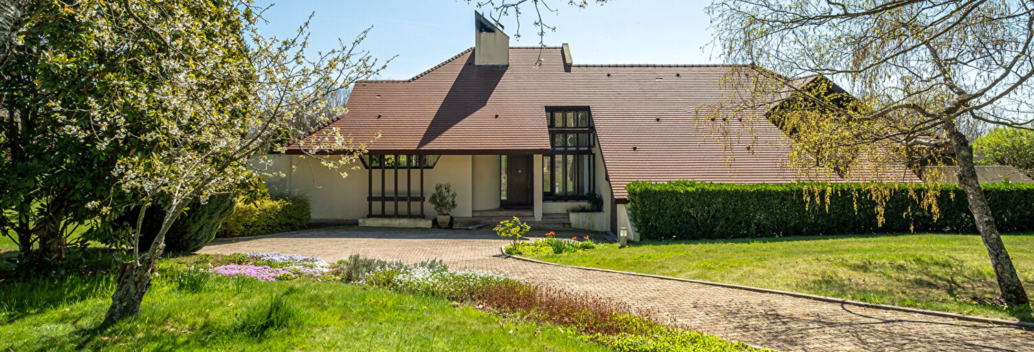 Maison 8 Pièces 258 m² à vendre à Cessieu (38110)