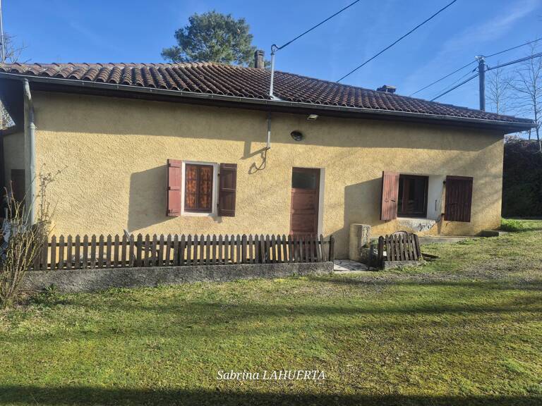 EXCLUSIVITÉ - Maison à rénover de 82 m² avec dépendance sur 5 700 m2 de jardin. — photo 1