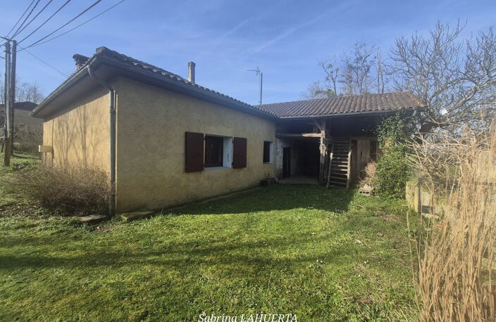 EXCLUSIVITÉ - Maison à rénover de 82 m² avec dépendance sur 5 700 m2 de jardin. — photo 4