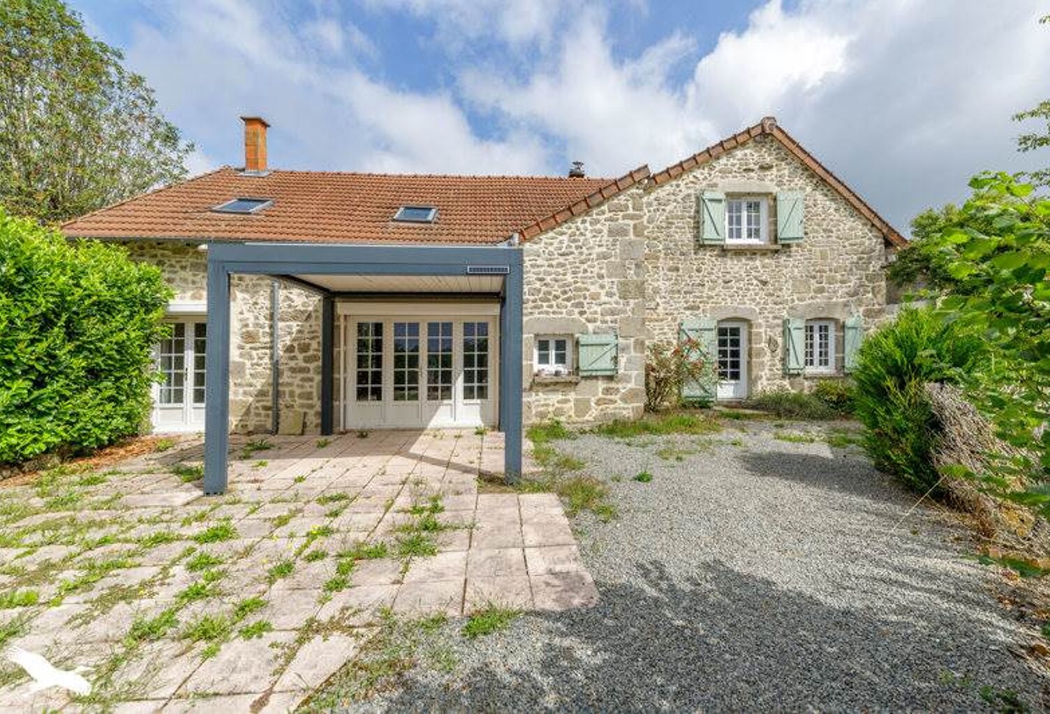Maison en pierre de 4 pièces principales — photo 1