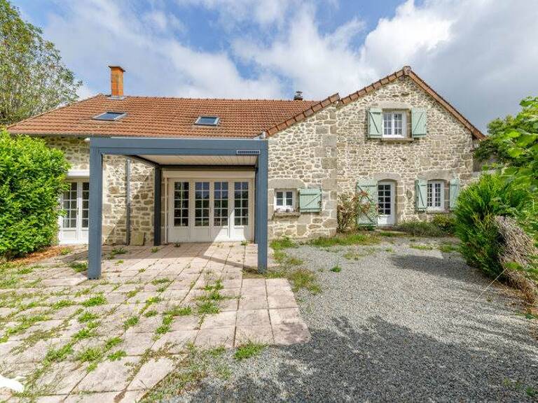 Maison en pierre de 4 pièces principales — photo 1