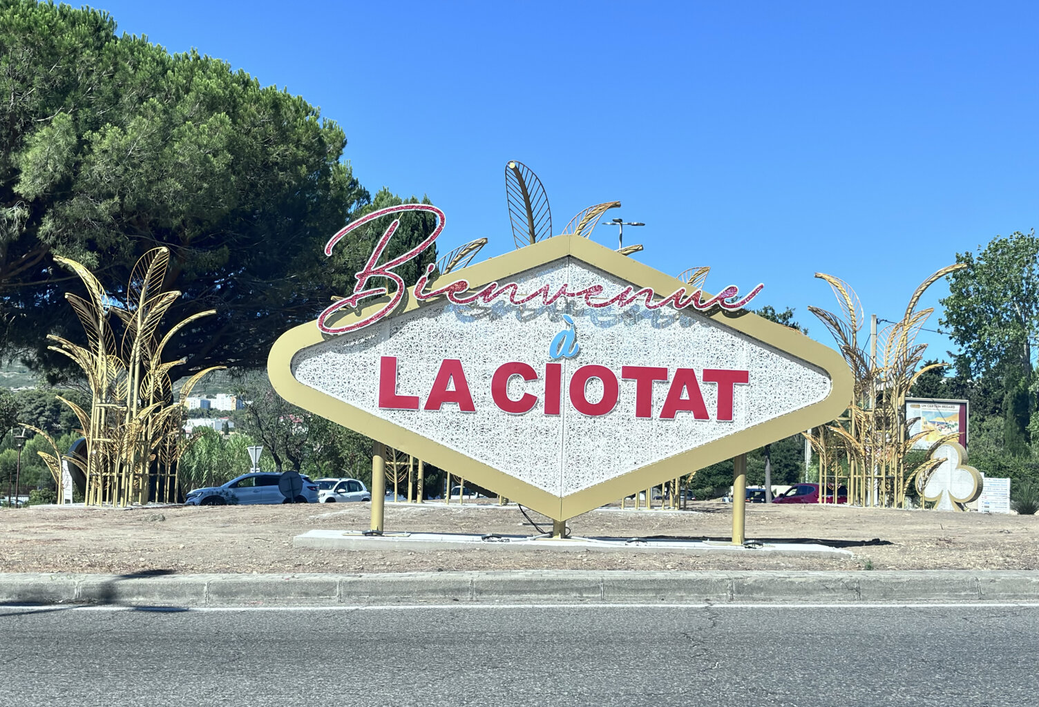 T3 de 68,60 m2 avec terrasse de 38,20 m2 à La Ciotat   Résidence avec ascenseur + parking en sous-sol — photo 1