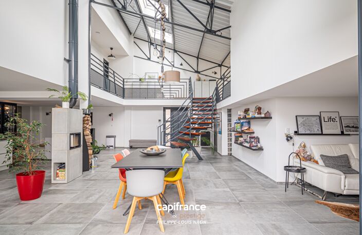 LOFT ENTIEREMENT RÉNOVÉ — photo 4