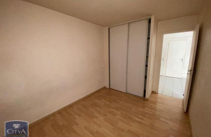Location appartement 2 pièces 42 m² à Cholet (49300) — photo 2