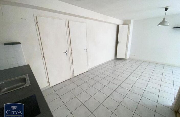 Location appartement 2 pièces 42 m² à Cholet (49300) — photo 3