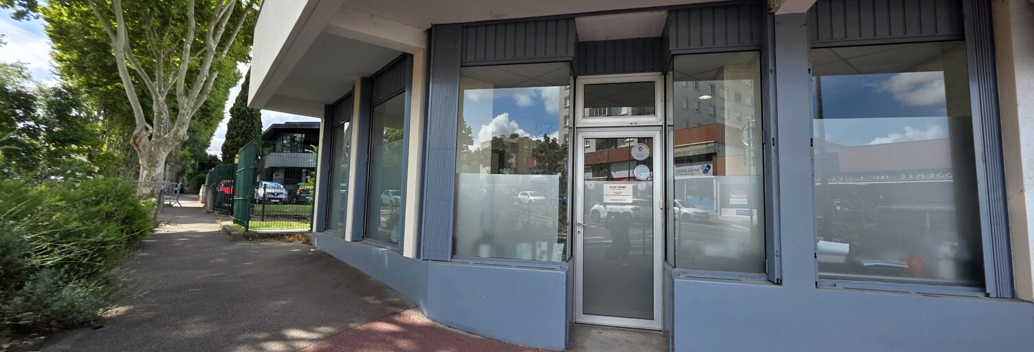 Divers  67 m² à louer à Décines-Charpieu (69150)