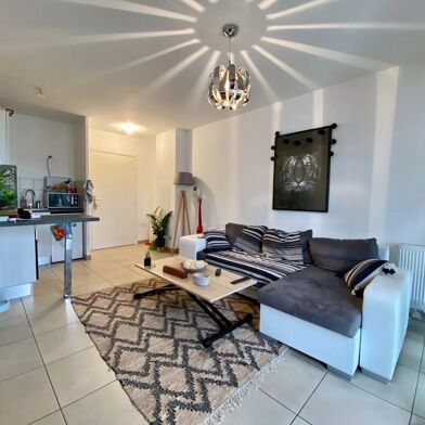 Appartement 2 pièces 854 €