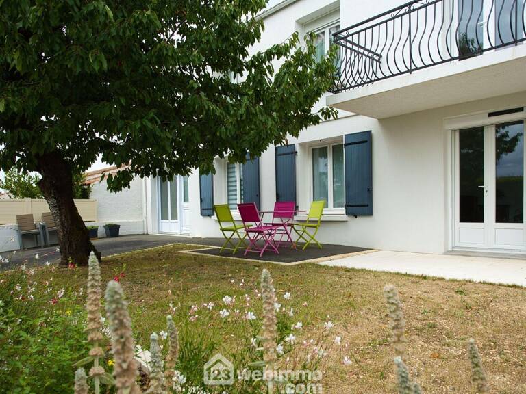 Maison - 239m² - La Rochelle — photo 1