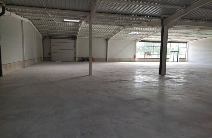 BÂTIMENT COMMERCIAL - 900M² - EN  ZONE D'ACTIVITÉ ET COMMERCIALE — photo 3
