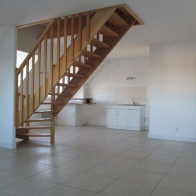 Appartement 4 pièces 890 €