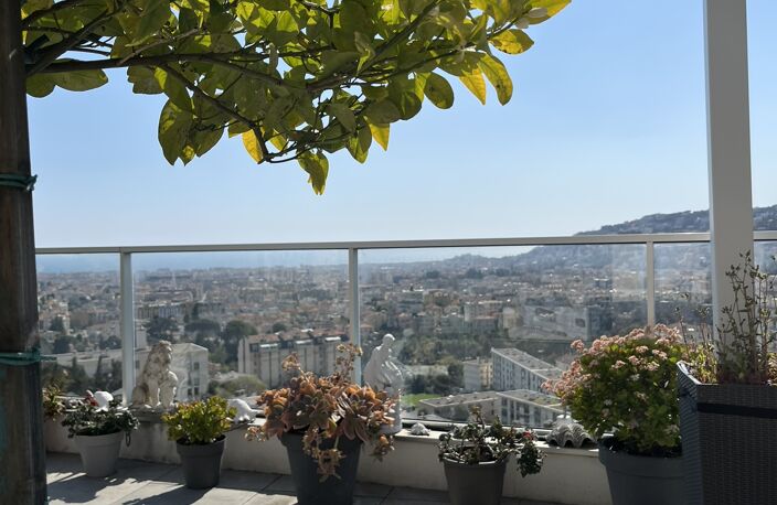 4 PIECES DERNIER ETAGE + TERRASSES - VUE PANORAMIQUE MER - C — photo 2