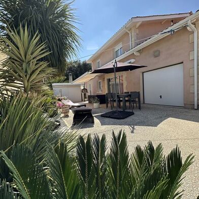 Maison 8 pièces 931000 €