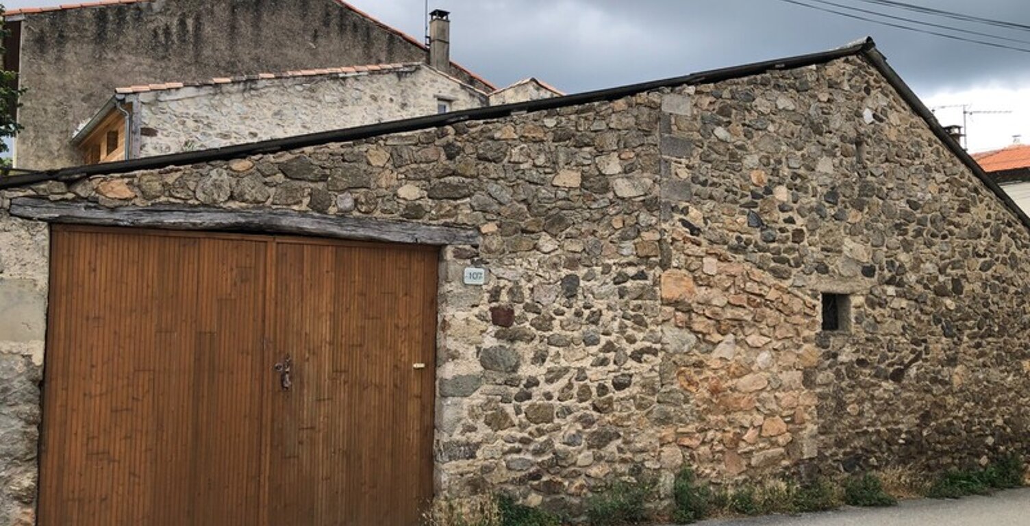 Garage — photo 1