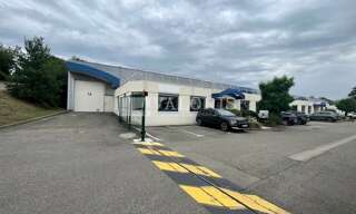 Commerce  1443 m² à louer à Saint-Genis-Laval (69230)