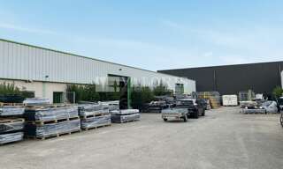 Commerce  1305 m² à louer à Pusignan (69330)