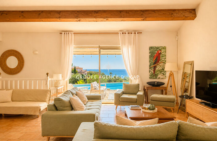 A VENDRE VILLA VUE MER DE PLAIN PIED AUX ISSAMBRES DE 111M² AVEC 3 CHAMBRES PISCINE ET GARAGE — photo 2