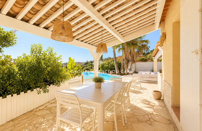A VENDRE VILLA VUE MER DE PLAIN PIED AUX ISSAMBRES DE 111M² AVEC 3 CHAMBRES PISCINE ET GARAGE — photo 4