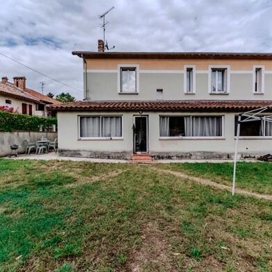 Immeuble  281430 €