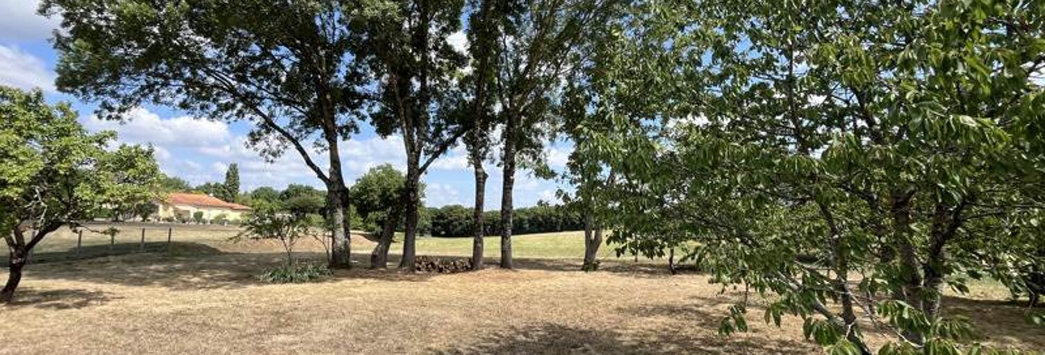 Terrain  1779 m² à vendre à La Rochefoucauld-en-Angoumois (16110)