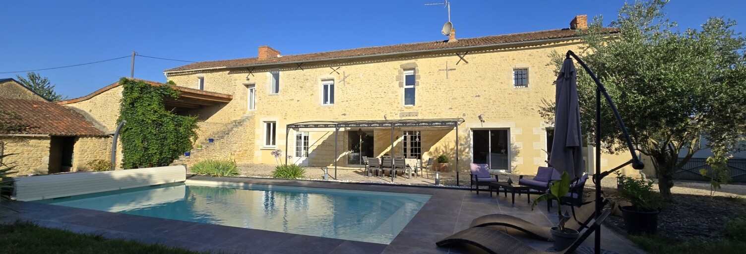 Maison 9 Pièces 208 m² à vendre à Saint-Varent (79330)