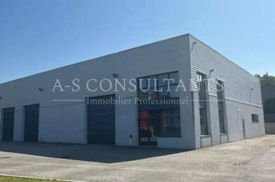 Local industriel  6360 €