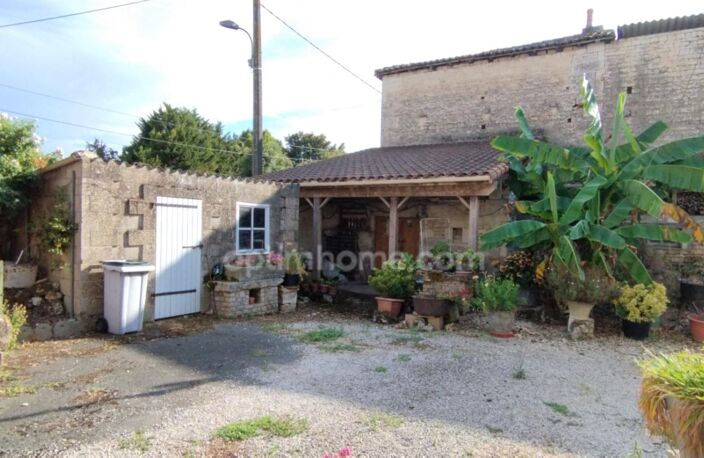 RUFFEC / COURCOME MAISON 168m², GRANGE, TERRAIN 1908 m² CLOS — photo 4